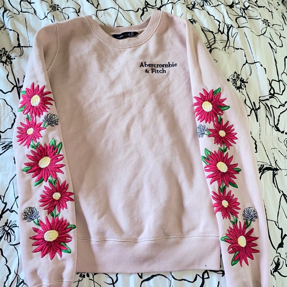 Abercrombie & Fitch Light Pink Crewneck